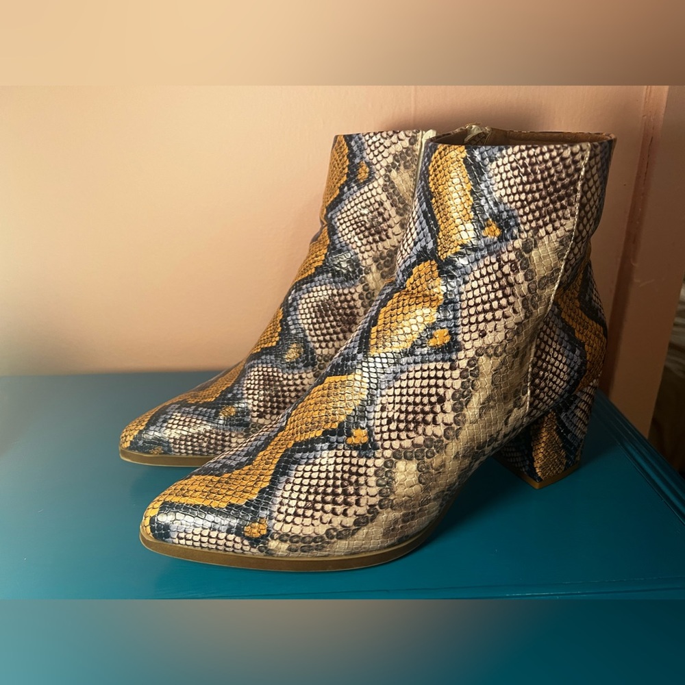 SNAKESKIN ZIP BOOTIES / Size 10 / Lightly worn